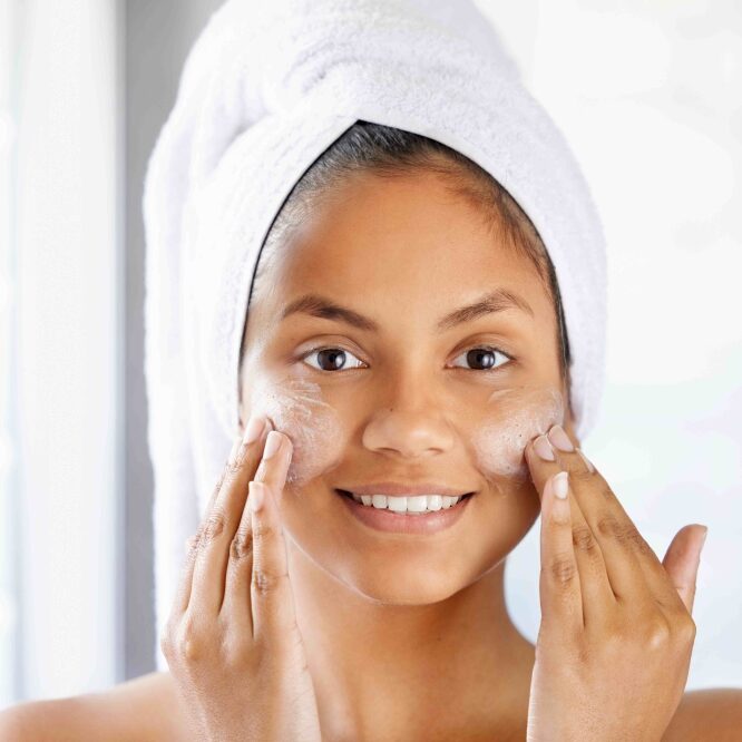 how to use a facial cleanser